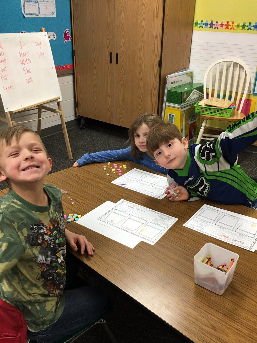 PESstdt_council's tweet photo. Candy heart science and of course a treat for everyone :) @MGUSC_Eagles #WeAreMG https://t.co/aW3njRgpzA