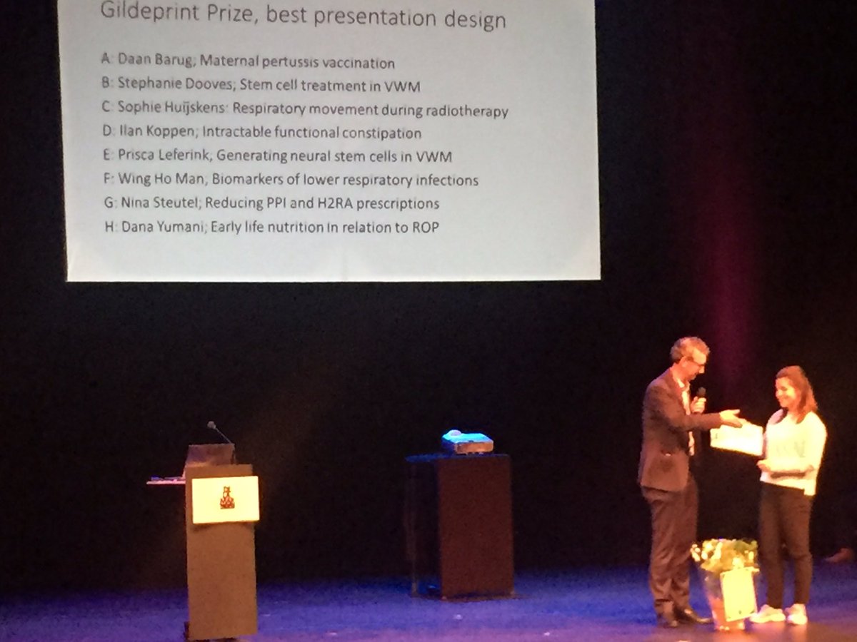 RWijngaarde's tweet photo. #SopieHuiskens winner best presentation @KinderSymposium @AMC_NL #kindergeneeskunde being congratulated by prof Hams van Goudoever https://t.co/uwNPOw2xps