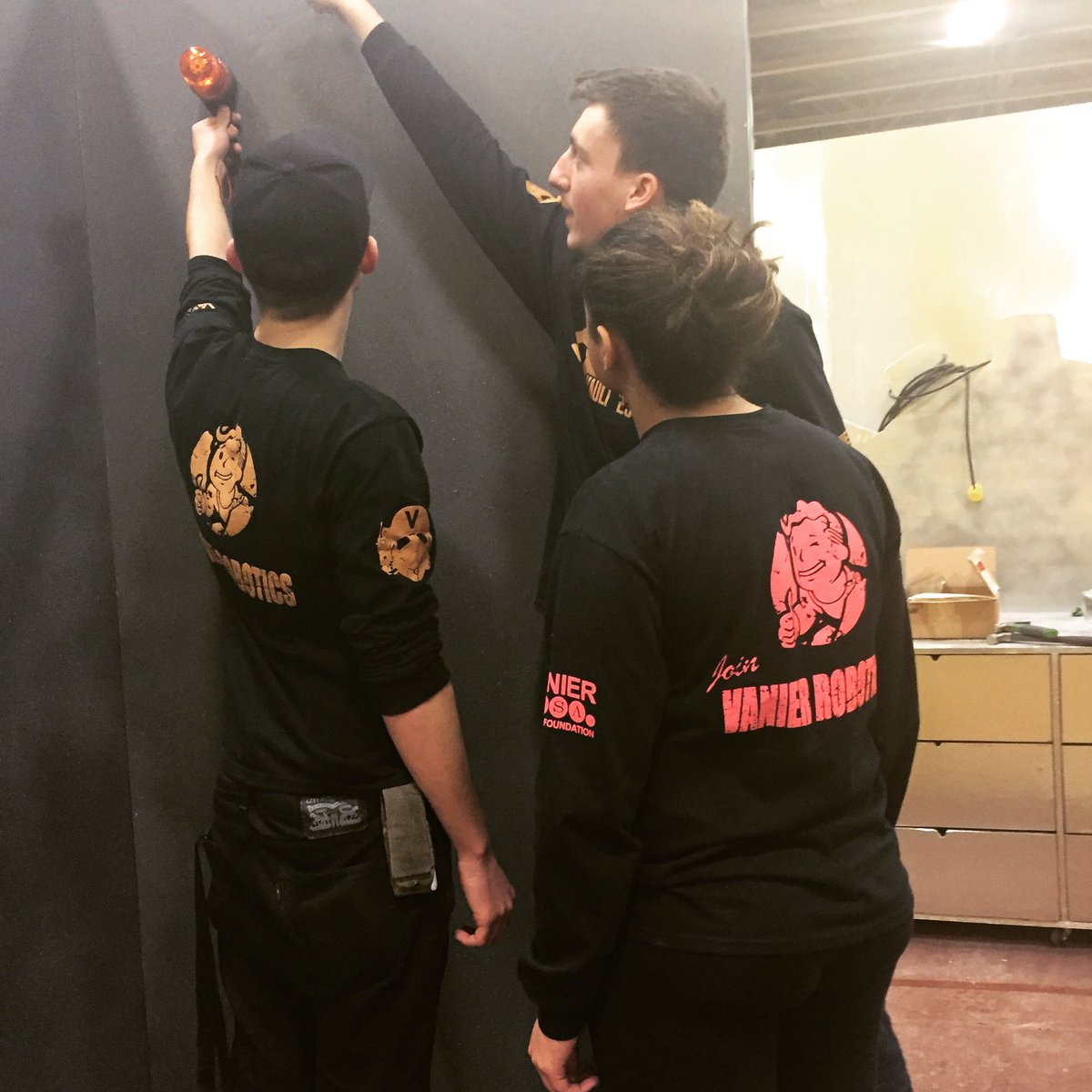 VanierRobotics's tweet image. Here we go. Day 1 of the #crcrobotics challenge #loops2017 //setup in progress //