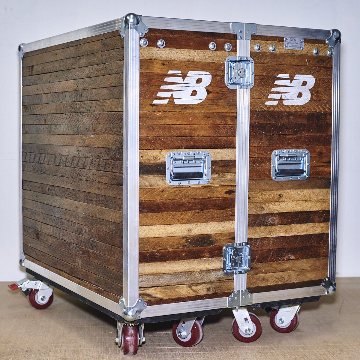 KentCustom's tweet image. Reclaimed Wood Split Merch Case for @newbalance. Wood from @wrafterbuilt #kentcustom