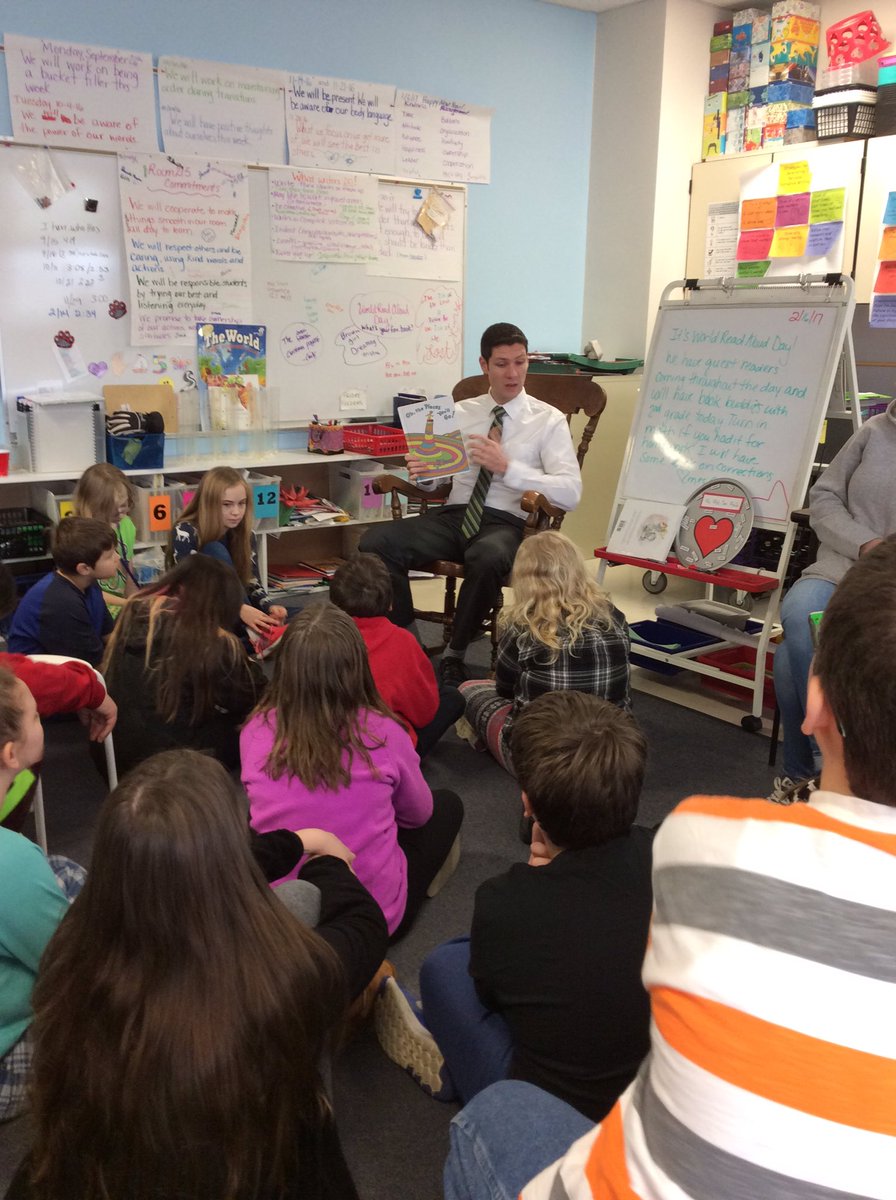 MrsCrubelsClass's tweet photo. Thanks @zachvruwink for coming to read to my class today. #WorldReadAloudDay https://t.co/BWiaM3KWDw