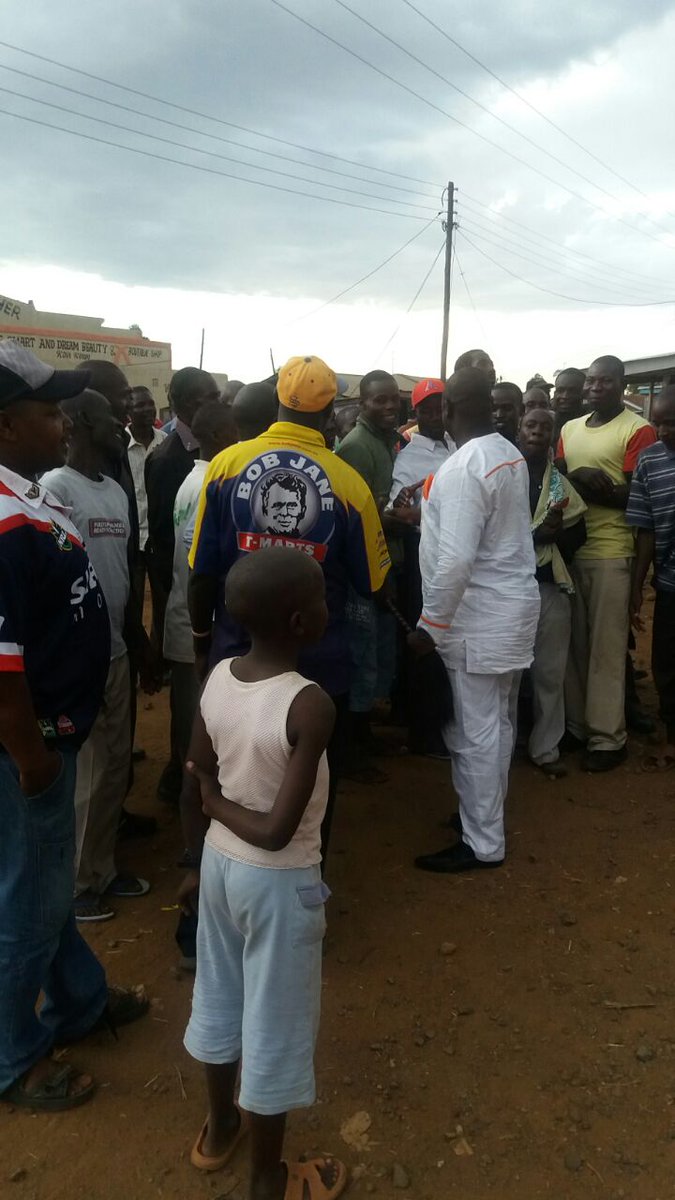 EnoshBolo's tweet photo. TODAY IN NDHIWA:My last stop was at Kona https://t.co/illEqr86jn,I mobilized residents to register as voters.Thank you NDHIWA! #BolneBolo https://t.co/v0DGxRGA1l