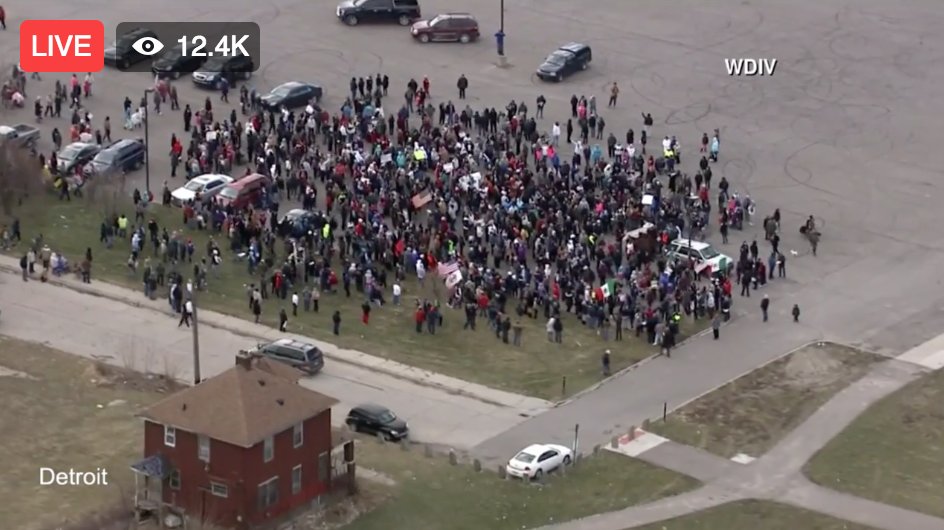 CNN's tweet image. We're high above Detroit where protesters are participating in #ADayWithoutImmigrants. Watch on Facebook facebook.com/cnn/videos/101…