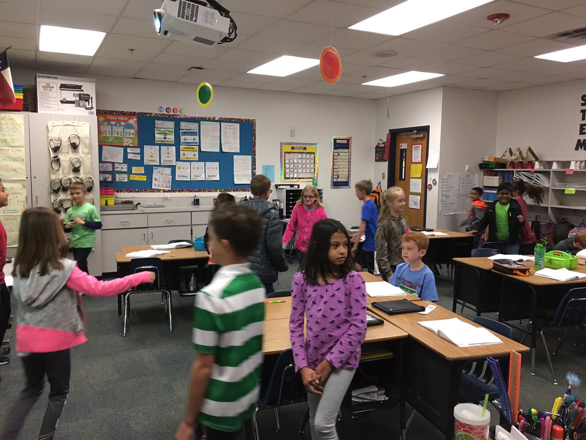 CANWebb1's tweet photo. Demonstrating with our bodies particles in solids, liquids, &amp; gases. @canSTEM https://t.co/qgGZPmCfSQ