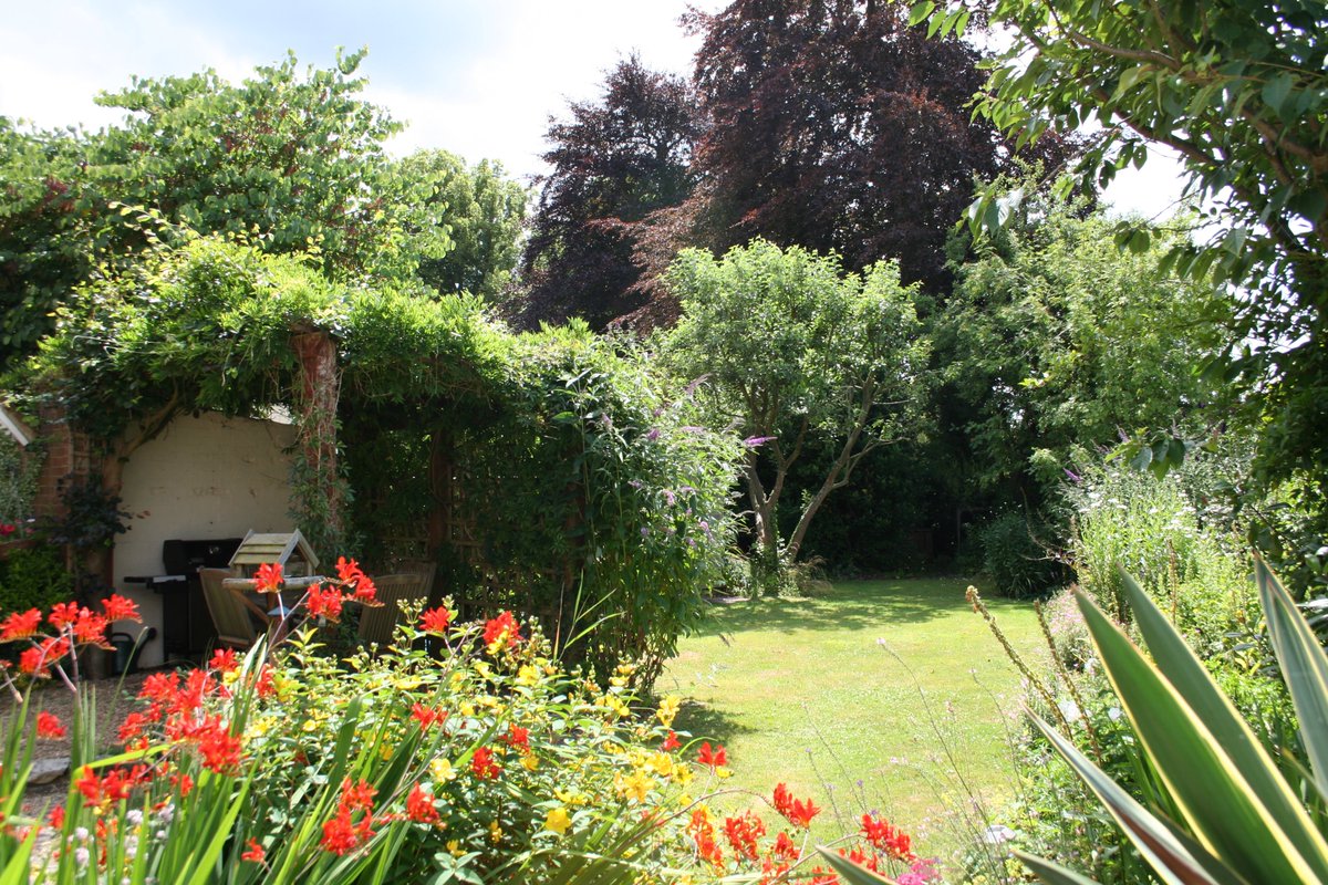 KFBasingstoke's tweet image. #Thursdaythoughts COMPLETION! Barton House in the thriving village of #Bramley surrounded by beautiful countryside #Hampshire