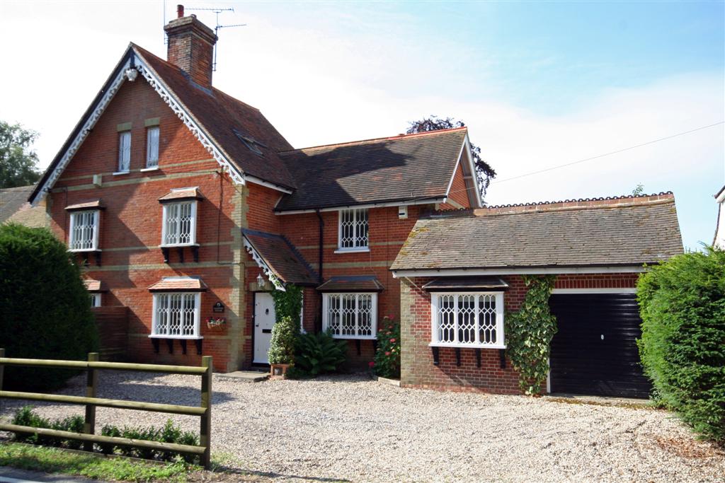 KFBasingstoke's tweet image. #Thursdaythoughts COMPLETION! Barton House in the thriving village of #Bramley surrounded by beautiful countryside #Hampshire