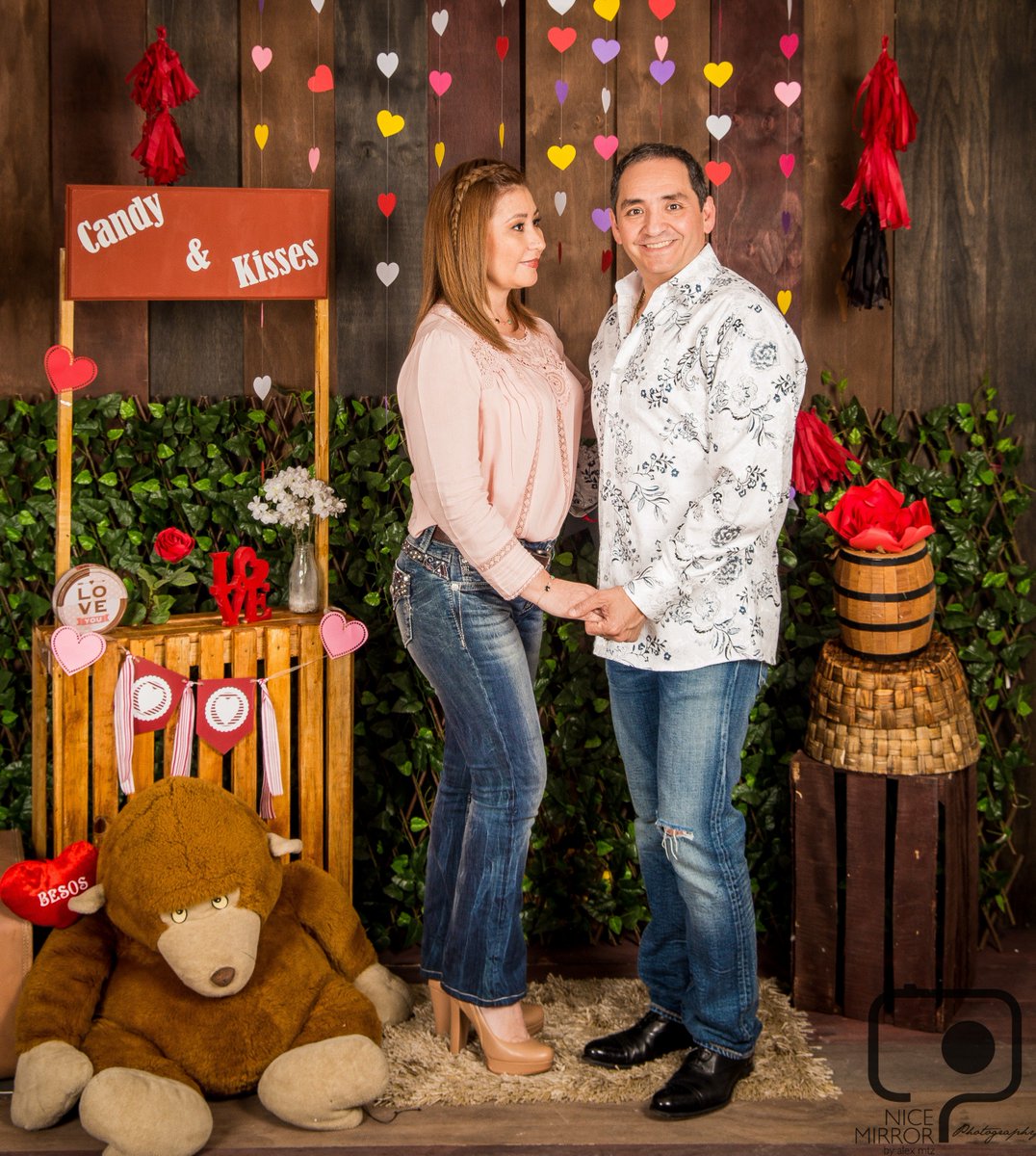 MirrorPhoto's tweet photo. El Sr @ErnestoChavana y su Sra Esposa Juany... un placer documentar lo mejor de su vida, felicidades!! set de @Expresiones_PyV https://t.co/jOZeyzBnBX
