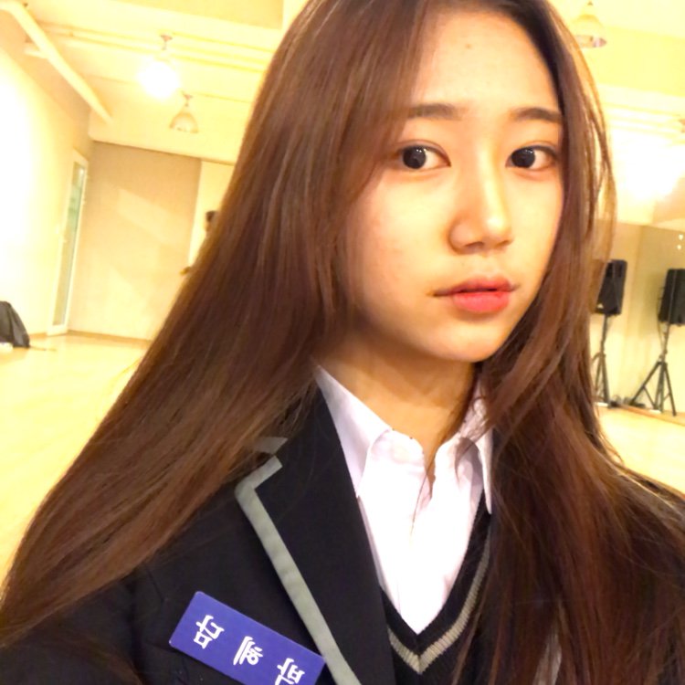 fyseeart's tweet photo. [PICS] 
Unseen pictures of #Hyedam #혜담 #seeart #씨앗 #happyhyedamday #maknaehyedamday https://t.co/9IPQlWJa48