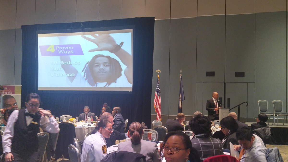 yinyang1213's tweet image. 4 proven ways of reducing violence w/@DavidMuhammad at Hampton Urgency of Now Convening.#RUON @CitiesUnited