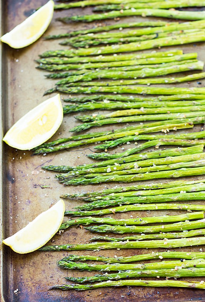 theblondcook's tweet photo. Garlic Roasted Asparagus!  #Healthy and delicious #side, easy #recipe https://t.co/xUFVcvkHhJ https://t.co/HMlTx1Cf0V