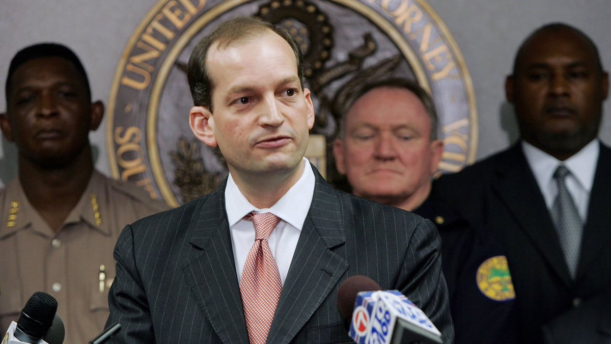 #BREAKING Trump to name Miami-native, FIU law dean Acosta as new Labor Secretary nominee bit.ly/2lbCTCT https://t.co/qrmqrBnoUX