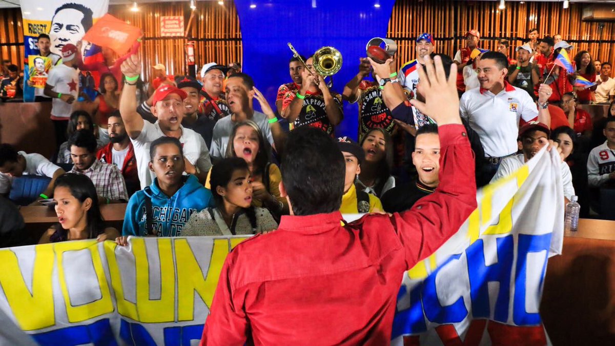 pinfantea's tweet photo. Pdte. @NicolasMaduro “Elevé el 40% de las adjudicaciones de viviendas para la juventud, para el que de verdad necesita" #JuventudVictoriosa https://t.co/PN772IaUG5