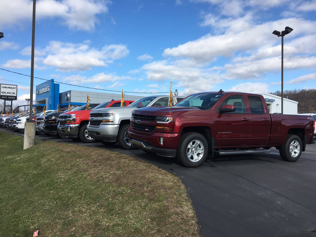 AutoChoiceOH's tweet image. Don't let bad weather get the best of you.  With a new #Silverado you'll be wishing for snow. #Chevystrong autochoiceoh.com/VehicleSearchR…