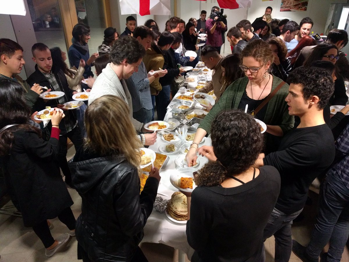 Los estudiantes #incoming de la <a href="/UniversidadMH/">UMH</a> reciben la tradicional bienvenida con la Cena #internacional del <a href="/cluberasmusumh/">Club Erasmus Umh</a> 😃🍽️🌍