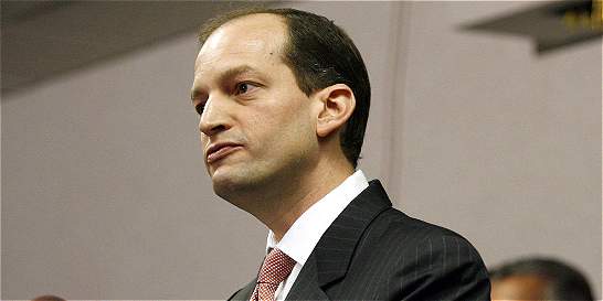 Media smears begin against Alex Acosta