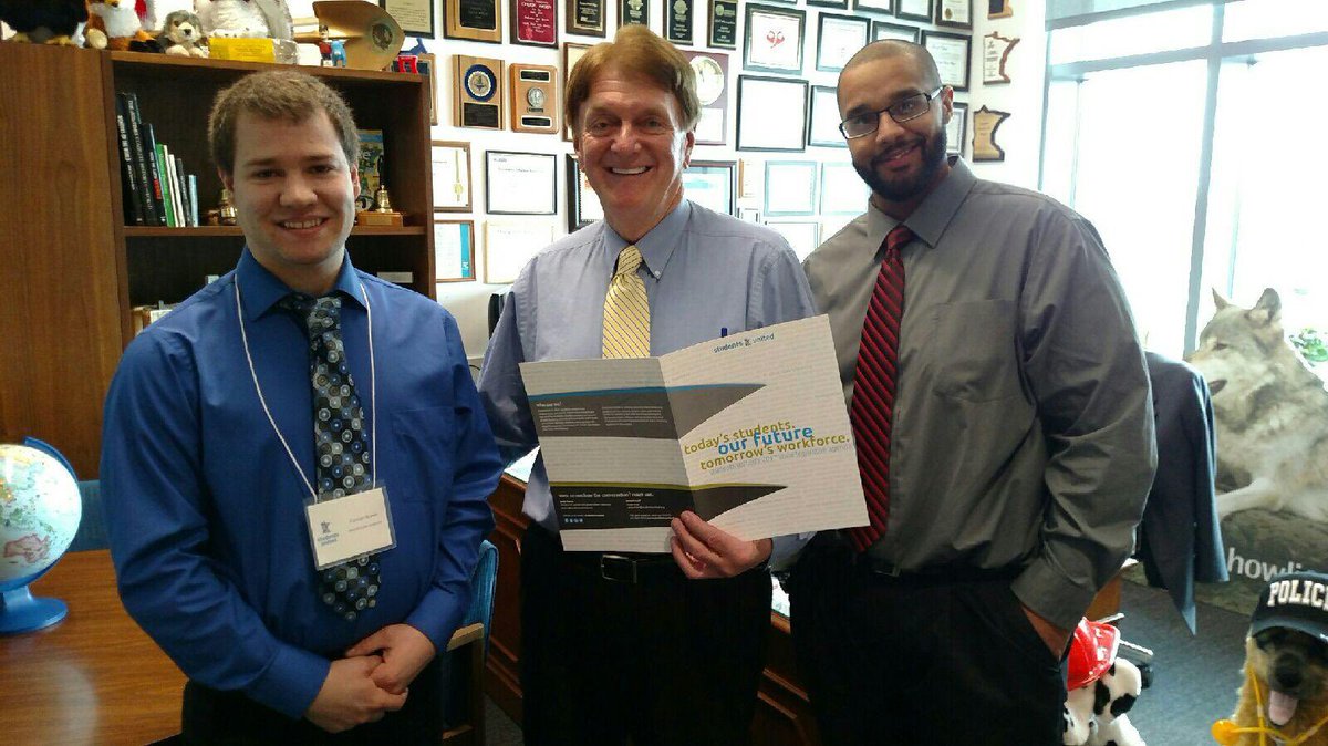 Students7United's tweet photo. Thank you Senator Wiger for talking with @BemidjiState students. #StudentsMakingChange https://t.co/0b4AZLW4Pr