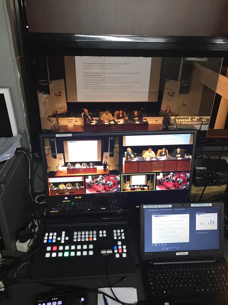 Reps2017's tweet photo. Así se trabaja en #REPSSevilla2017 desde el backstage https://t.co/yyS0pjUsqa