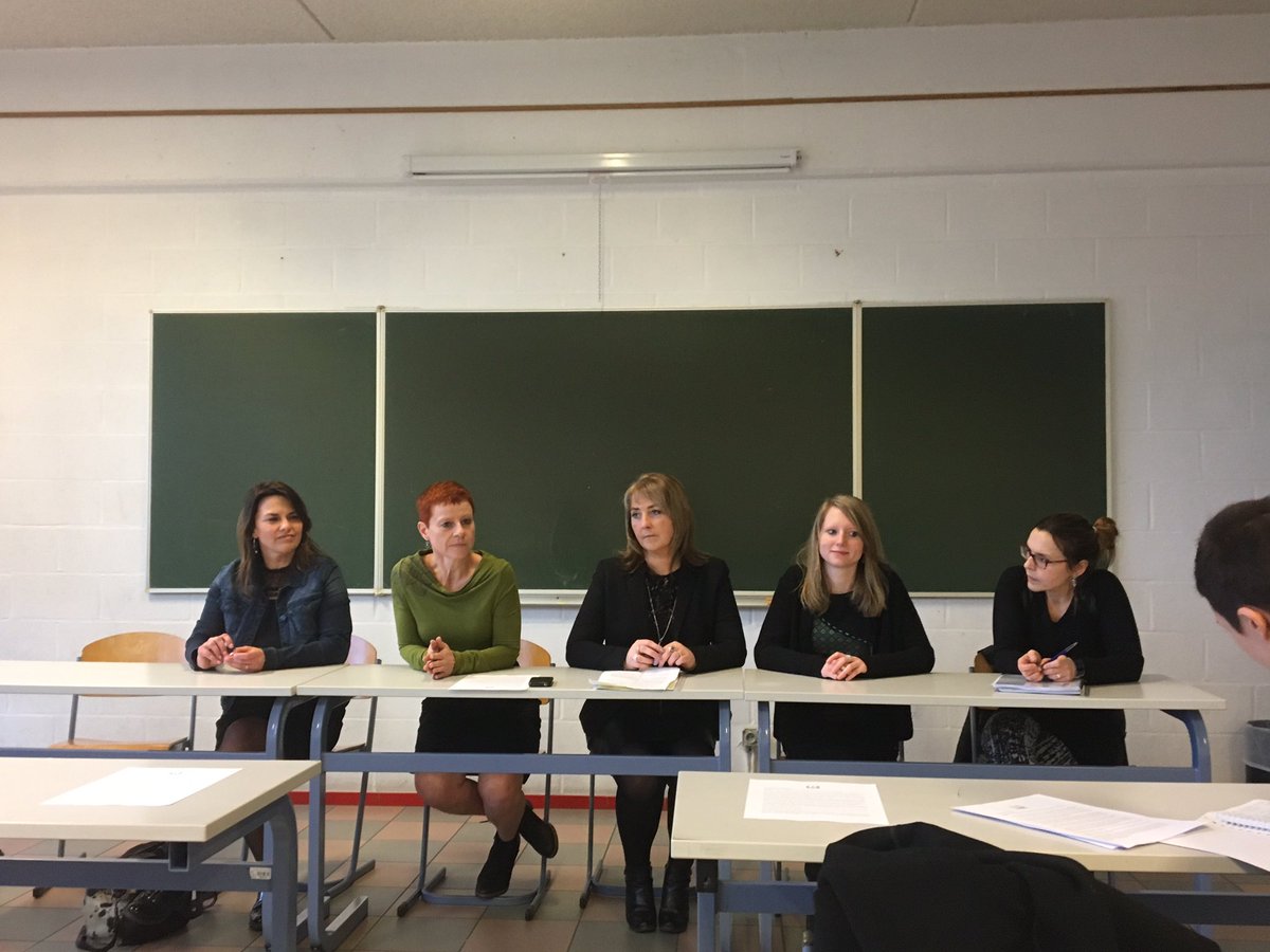 serge_hustache's tweet image. Stop au harcèlement! L&apos;IESPP agit et sensibilise! #Conférence #cyberharcèlement #Olivier Bogaert #Hainaut