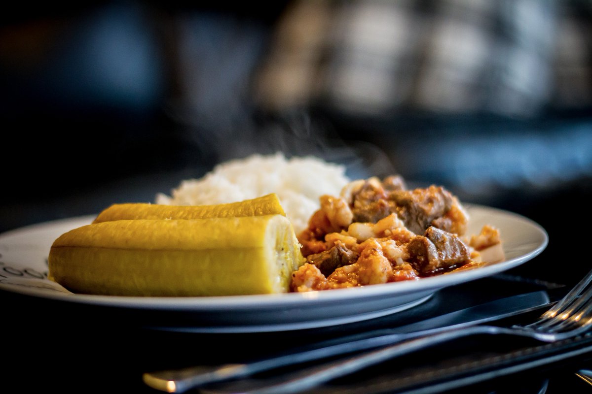 ekatoto's tweet photo. Another dish from my mum collection, healthy version. #rice #plantain #beef #cauliflower #nocookingoil #missyoumum #MamaMaria #africandish https://t.co/CK5xmuAs2a