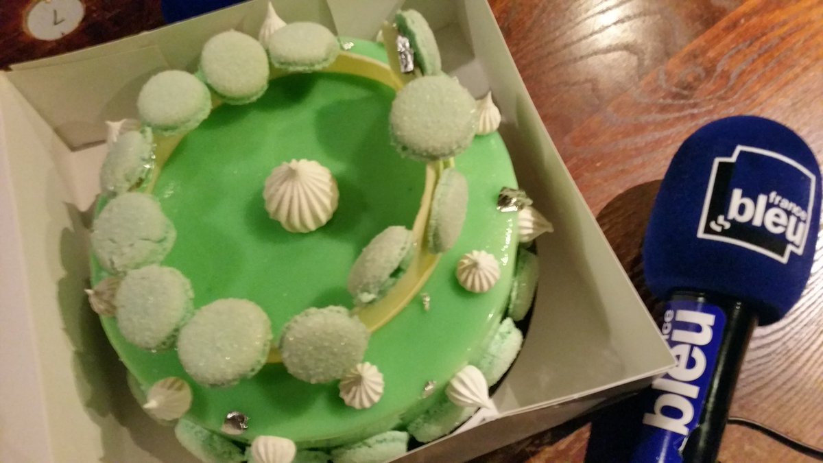 France Bleu Saint Etienne Loire Le Joli Gateau Aux Couleurs De Asseofficiel Amene Par Sabrina Et Medhi Asse Mufcasse