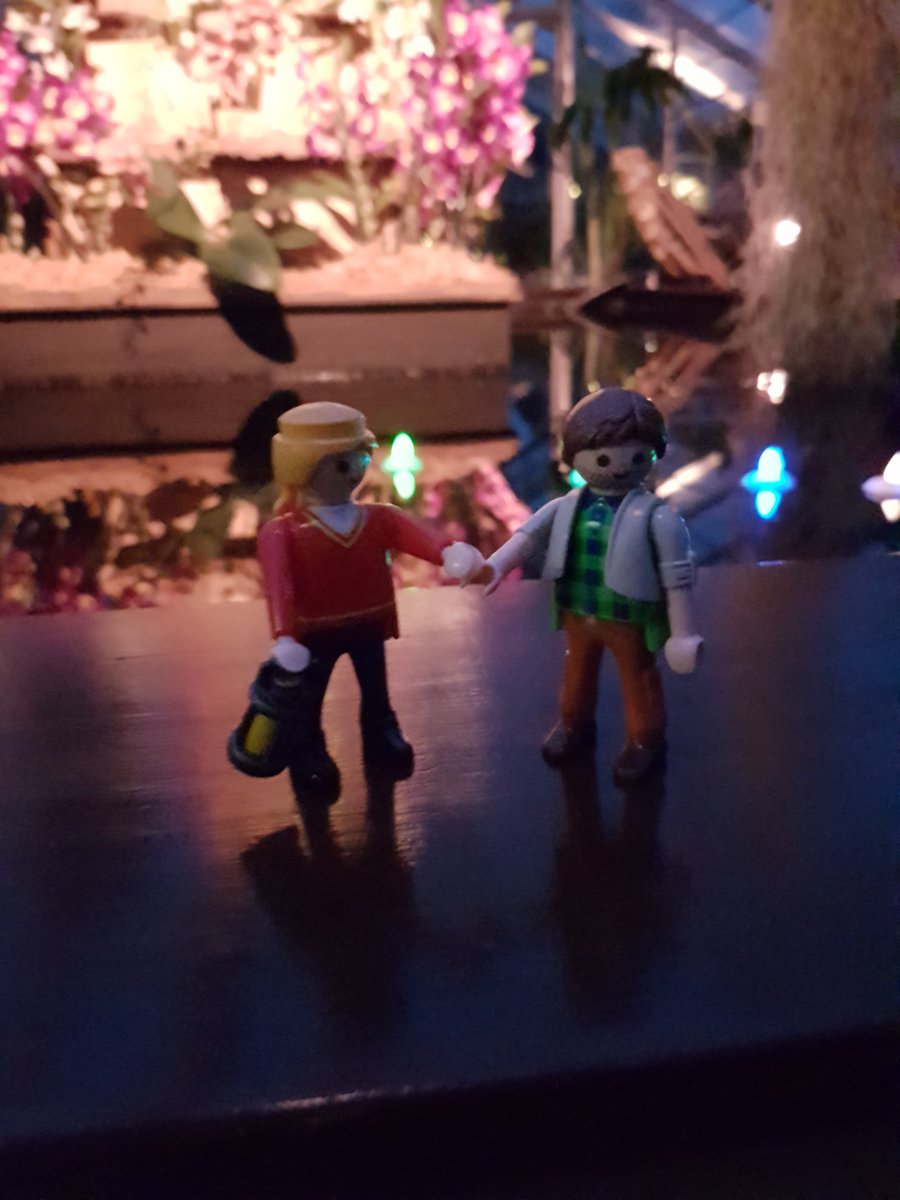 CUBGLearning's tweet photo. Doug and Dawn are eagerly awaiting their first botanical cocktail.  #botanicnights #camlates https://t.co/sGyiPtO6hh