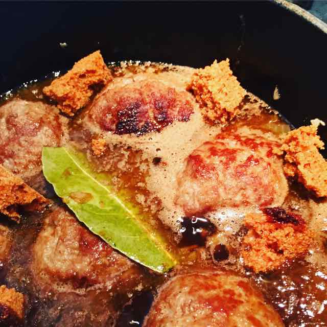 What's for dinner? Limburgse gehaktballen. simkookt.nl/meatballs-limb…