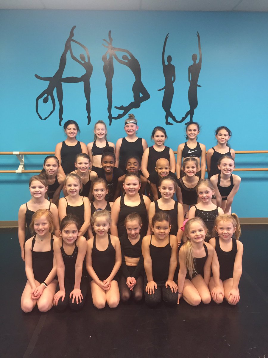 ADUdanceTN's tweet photo. Blackout practice before our first comp of the season! @StarboundDance we're coming for ya! #adudancetn https://t.co/DHnP9fJQdg