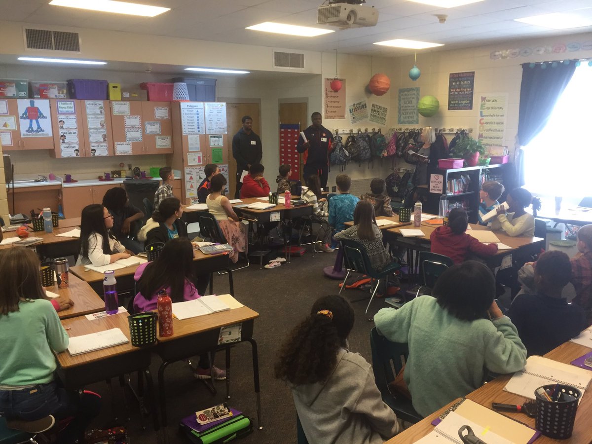 LauraRubin65's tweet photo. AU football players visit Yarbrough for World Read Aloud Day! How exciting for 5th graders! #yarbroughknights #celebrateauburn https://t.co/TaEVtjEOGY