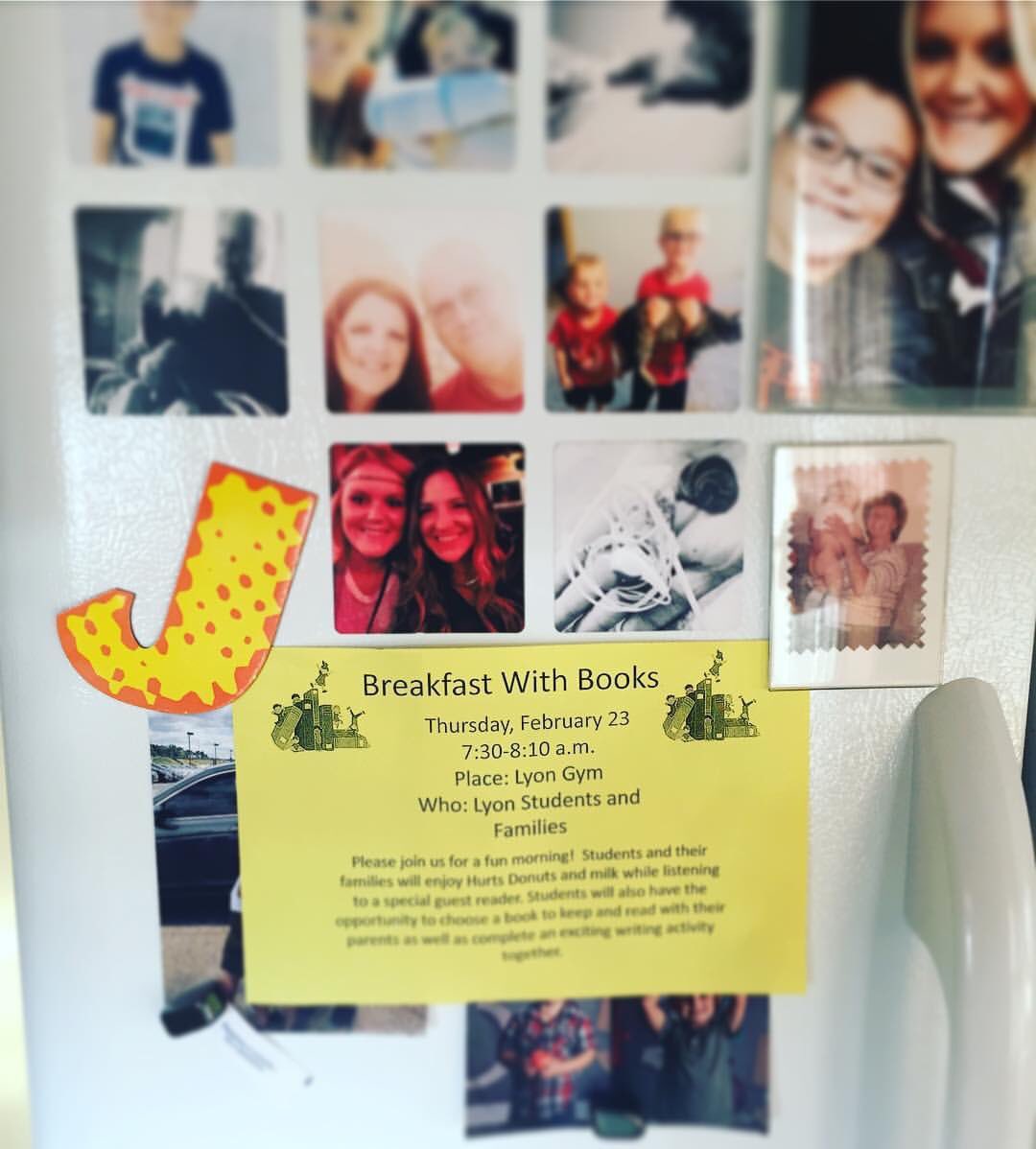hismomstrong's tweet photo. Got up extra early for #breakfastwithbooks. #aweekearly #momfail #sorrykid #momworks #donthavetimeforthisshit #justtakemymoney #stupidpta https://t.co/3Y21H2bOi7