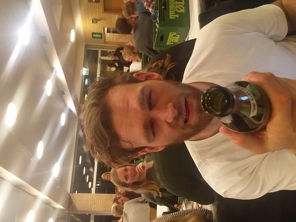 JensBruun's tweet photo. Århundredets dårligste fissehuls deltager!  #PFGF https://t.co/0LilW2NjdW