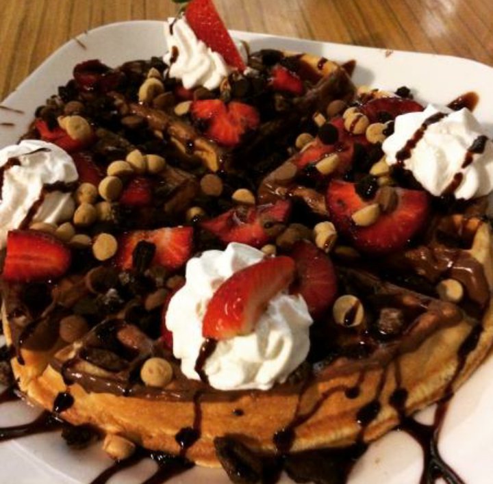 FelipeMadeira11's tweet photo. chau mundo😍🙌🍴🍰 https://t.co/iiy6PkS1Aq