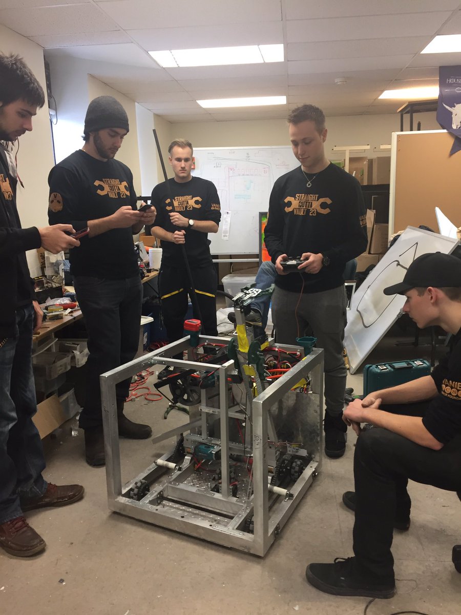 VanierRobotics's tweet image. Programming // final tuning #loops2017 #crcrobotics