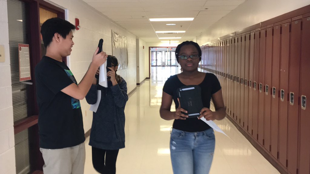 MandiWyndham's tweet photo. Our #MVMSExplorers are getting used to the iPads @MVMS_MCPS. They will be interview ready next week! @mymcmedia #youthmedia #becreative https://t.co/1AoNJUZZui