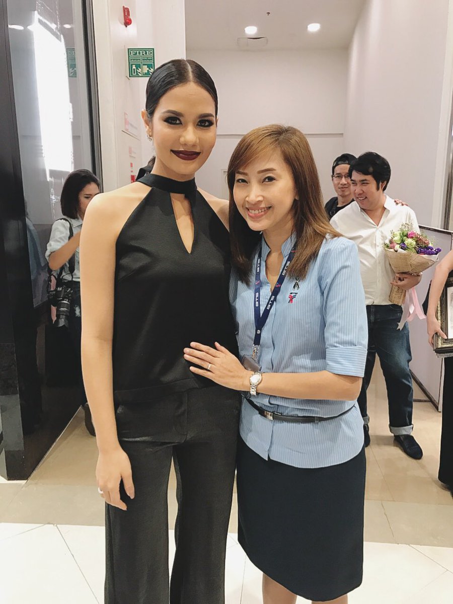 kayzynatty's tweet photo. ปลื้มปริ่ม..นอกจากป้าจะติ่งเกาหลีแล้ว..ยังติ่งน้ำตาลด้วยพูดเลย 😍นี่ชั้นเป็นคนแคระ? #chaling2mu #missuniverse #Thailand @ChalitaSuansane https://t.co/IkFRN3whHQ
