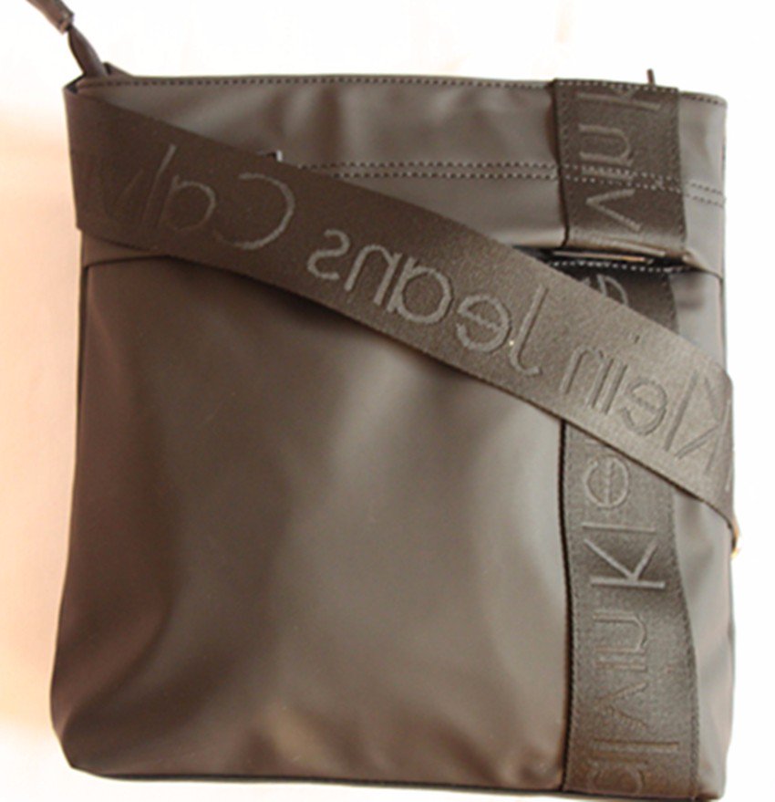 AliExMarquCeleb's tweet photo. Sac CK pour homme € 29,53=> https://t.co/GPr3ixA7yi  @TwitterPortugal @TwitterSpain @TwitterItalia @misha_laiuk @AliExpress_EN @AliExpressES https://t.co/iPSUM0lATo