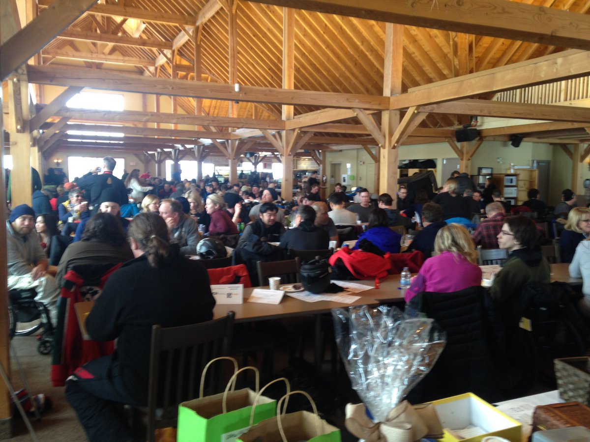 brandongonez's tweet photo. Packed hill in Craigleith for 17th annual #SkiDay2017. $$ raised helps support spinal cord injury patients thru @SCI_Ontario. @CTVBarrieNews https://t.co/7EqGbZQHEn