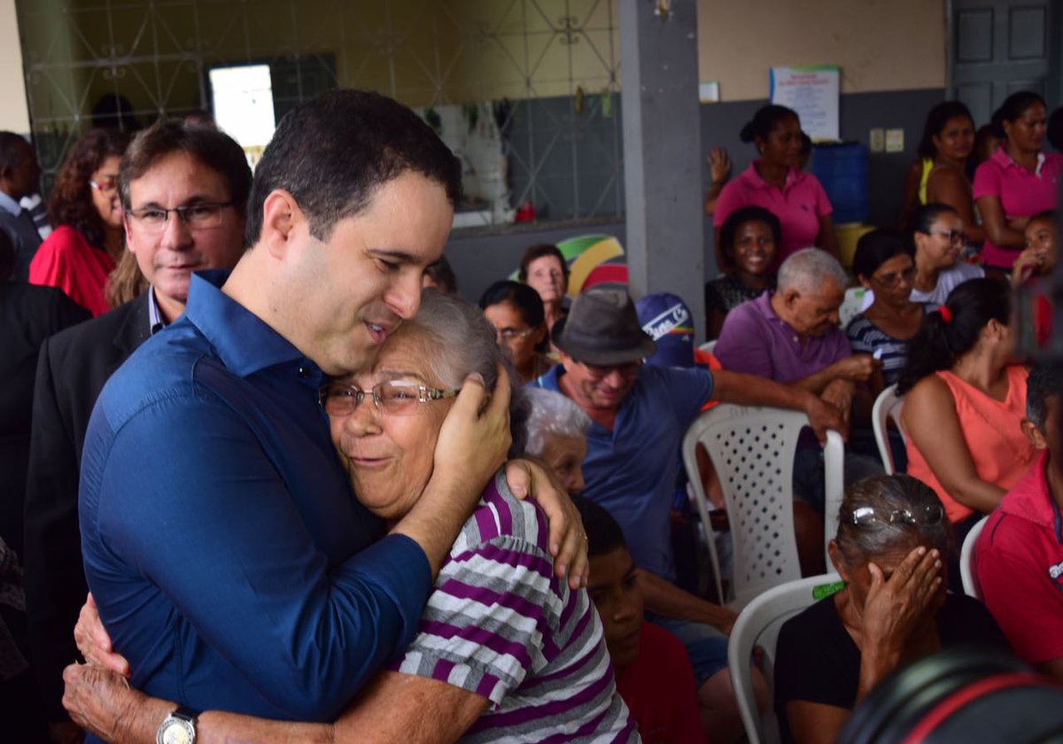 EHolandaJr's tweet photo. Minha tarde está sendo mais que especial com a comunidade da Cidade Operária. Vamos realizar, agora, a primeira entrega do PAA deste ano. https://t.co/L1nD1T2Osw