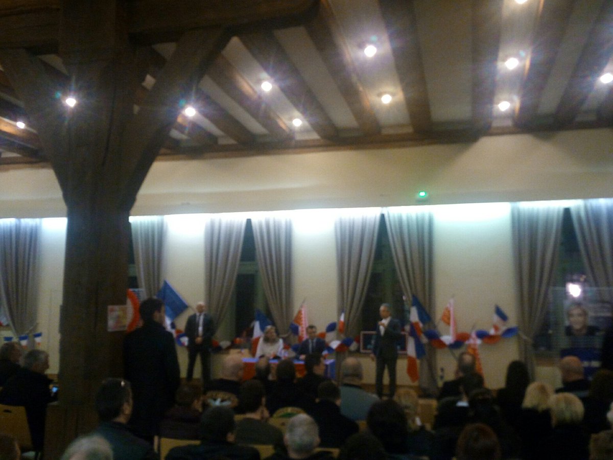 68avecMarine's tweet photo. @f_philippot à #Colmar
#rosebleu #Avecmarine #AuNomDuPeuple #Tournée #Marine2017
Cc @enl_france @Federation_FN68
@JBollee @avec_marine https://t.co/180lpmTq0S
