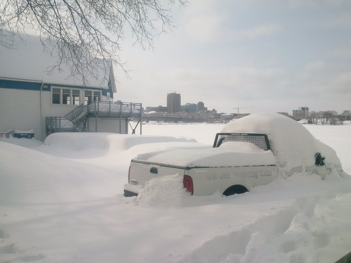 OttawaRowing's tweet photo. What you do when you live in a winter wonderland & are desperate for water. #Floridabound #somuchsnow #mustrow https://t.co/w5nAbIZ7WZ
