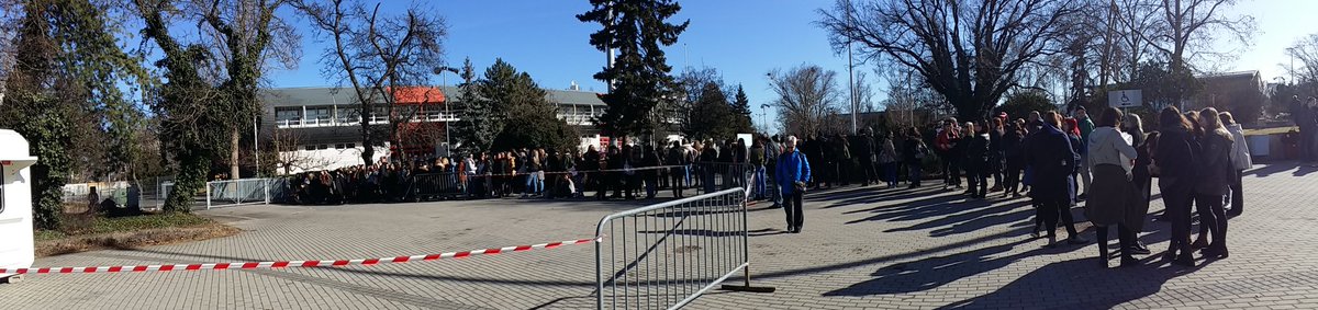 till_Joy's tweet photo. 10:00 am
UNBELIEVABLE just around 150 people
#BlockBinEurope #BlockBinBudapest #BlockBPoland https://t.co/zA9Z2676Qx
