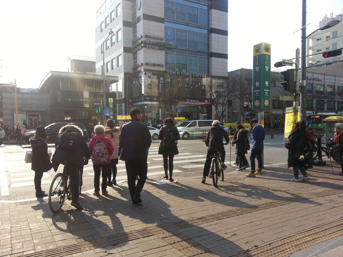 韓国旅行 コネスト Twitter ನಲ ಲ 3月3日 16 00時点 コネストがある街の気温 は10 体感温度8 日中は過ごしやすくなってきたソウルですが まだまだ厚着の方が多いです 明日は晴れ時々曇り 気温 も11 の予報ですが 油断せず暖かな服選びを ソウルの天気 韓国旅行 コネスト Twitter ನಲ ಲ 3月3日 16 00時点 コネストがある街の気温 は10 体感温度8 日中は過ごしやすくなってきたソウルですが まだまだ厚着の方が多いです 明日は晴れ時々曇り 気温 も11 の予報ですが 油断せず暖かな服選びを ソウルの天気