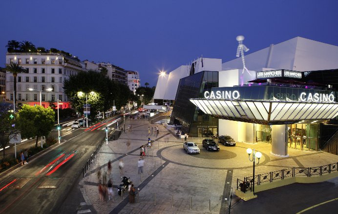 poker52's tweet photo. Le @DeepStackOpen de Cannes débute en fanfare ! 

https://t.co/ZBqM2UOZBG https://t.co/hoaPBrpu6Q