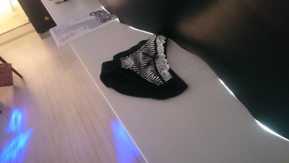 CH69_m's tweet photo. いたるところにパンストちゃんが脱ぎ捨ててるみたいですよ…DJブースにはTバックが！！！！！

#psgcafe #パンストカフェ #神戸アニスト https://t.co/IhFZXmIte0