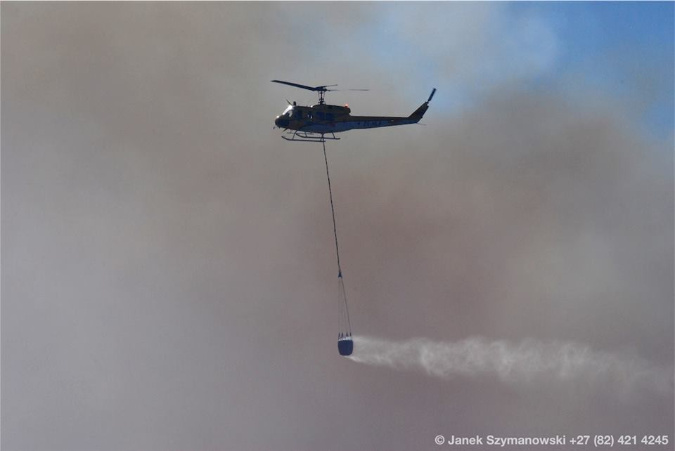vwsfires's tweet photo. #FireFotoFriday paying tribute to pilots who've fought some extreme fires under most difficult conditions this season Pic: Janek Szymanowsk https://t.co/myzR4MpmLT