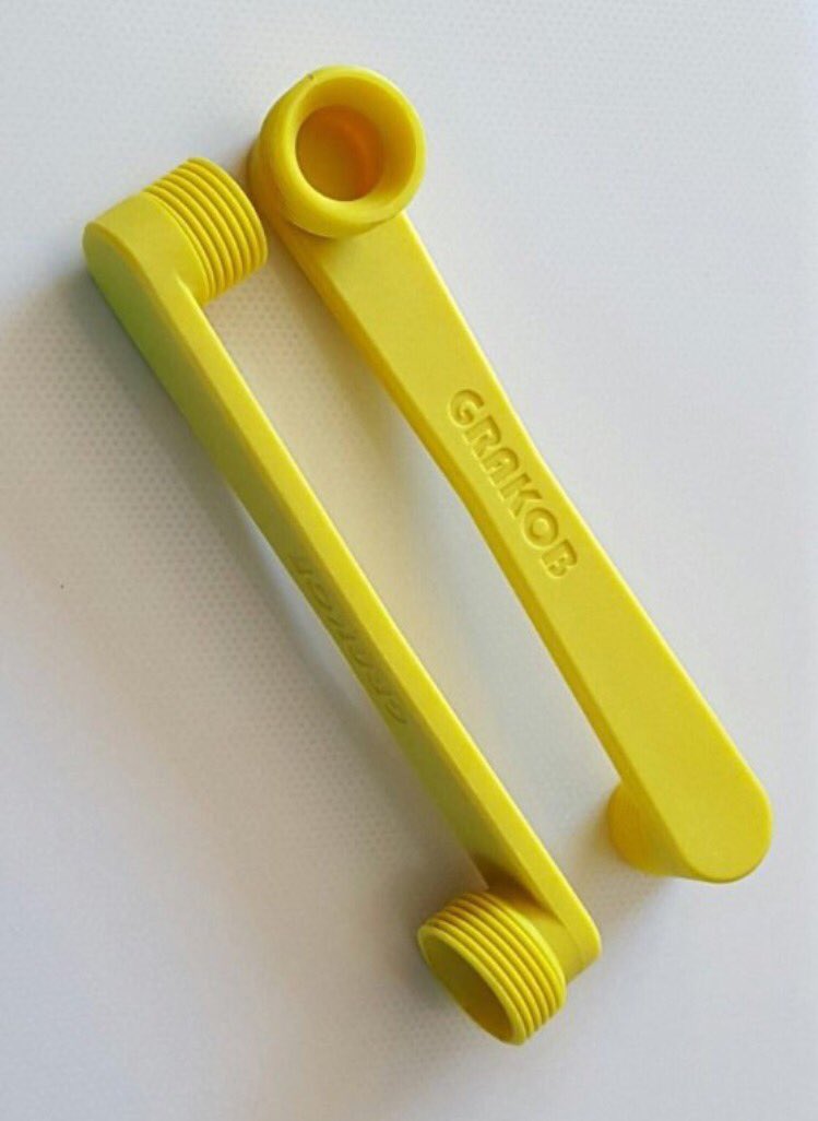 For all plumbers out there!
A radiator end cap tool. Two fittings to fit any radiator. Made from top quality Nylon.
Message for enquiries.