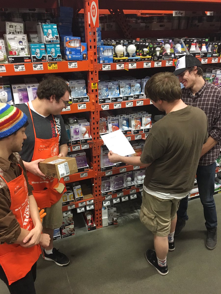 WestRheaHD's tweet image. New freight associate training sesh! #newassociatecoach #endtoend #smartsort @deanne_clawson @MikeFloresHD @DunnArrabito @terryltirado