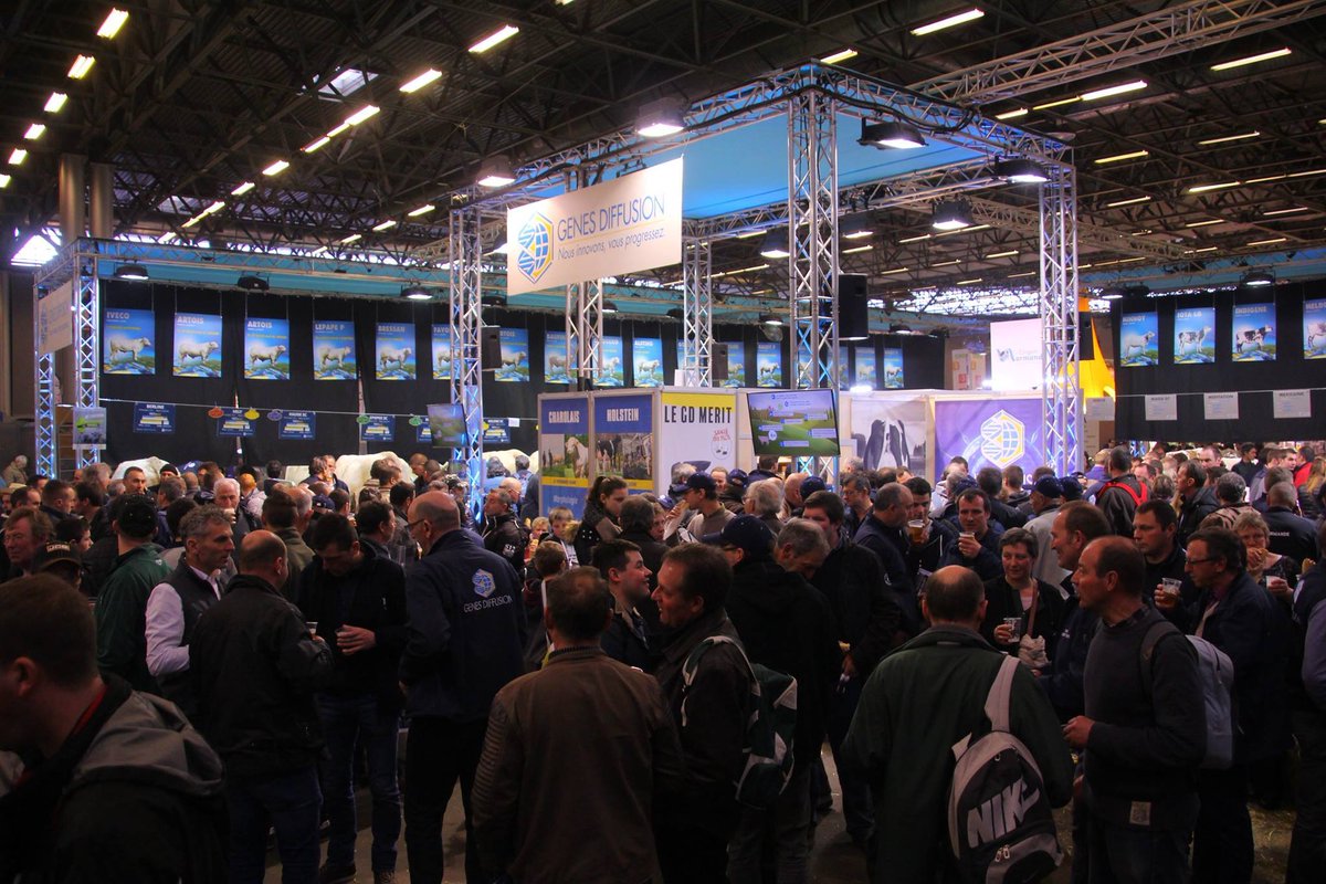 DelcloyV's tweet photo. Affluence record sur le stand #genesdiffusion lors du #simagena2017 https://t.co/q2wPFcHCwS