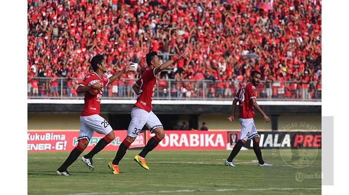 Stadion Dipta Dipenuhi Penonton, Tapi Tiket yang Terjual Hanya Ini?
semetondewata.com/index.php/baca…

#Sepakbola #Bali