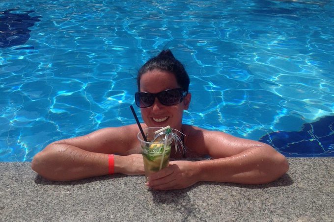 Einen wundersch&ouml;nen guten Morgen .💋   Heute nochmal entspannen und Sonne genie&szlig;en bevor es morgen wieder<a href="/tag/sexy"class="tags"><span>#sexy</span></a><a href="/tag/hot"class="tags"><span>#hot</span></a><a href="/tag/pool"class="tags"><span>#pool</span></a>