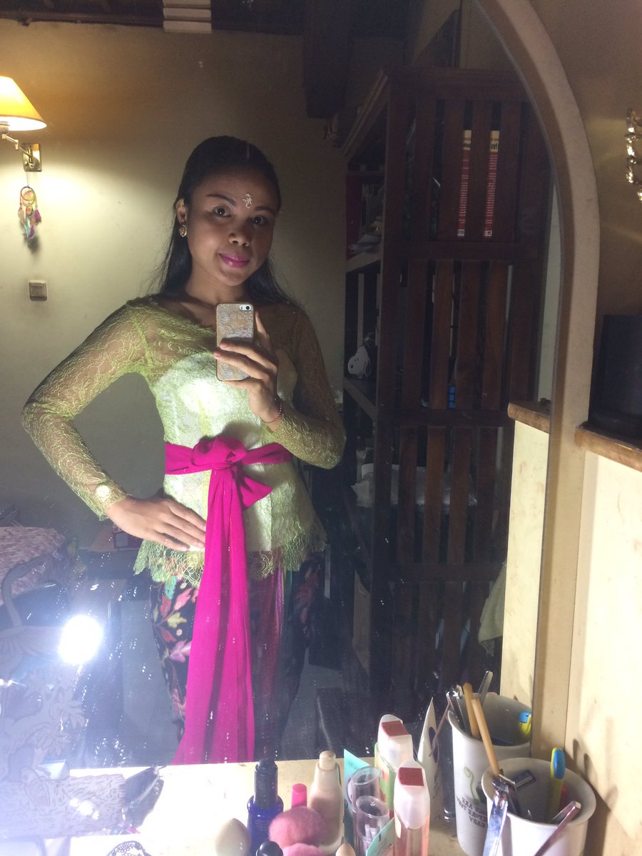 Lagi pengen upload foto pokoknya pengen ☝️